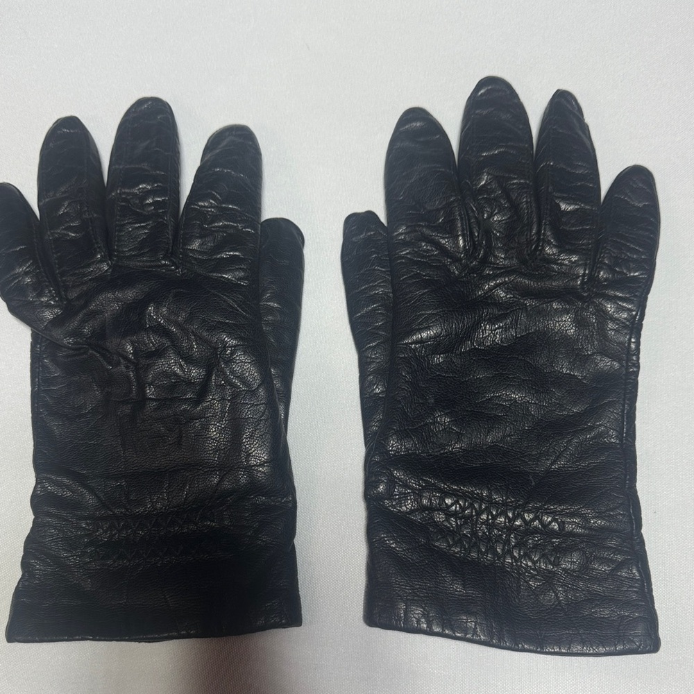 Elegant Black Leather Women's Gloves